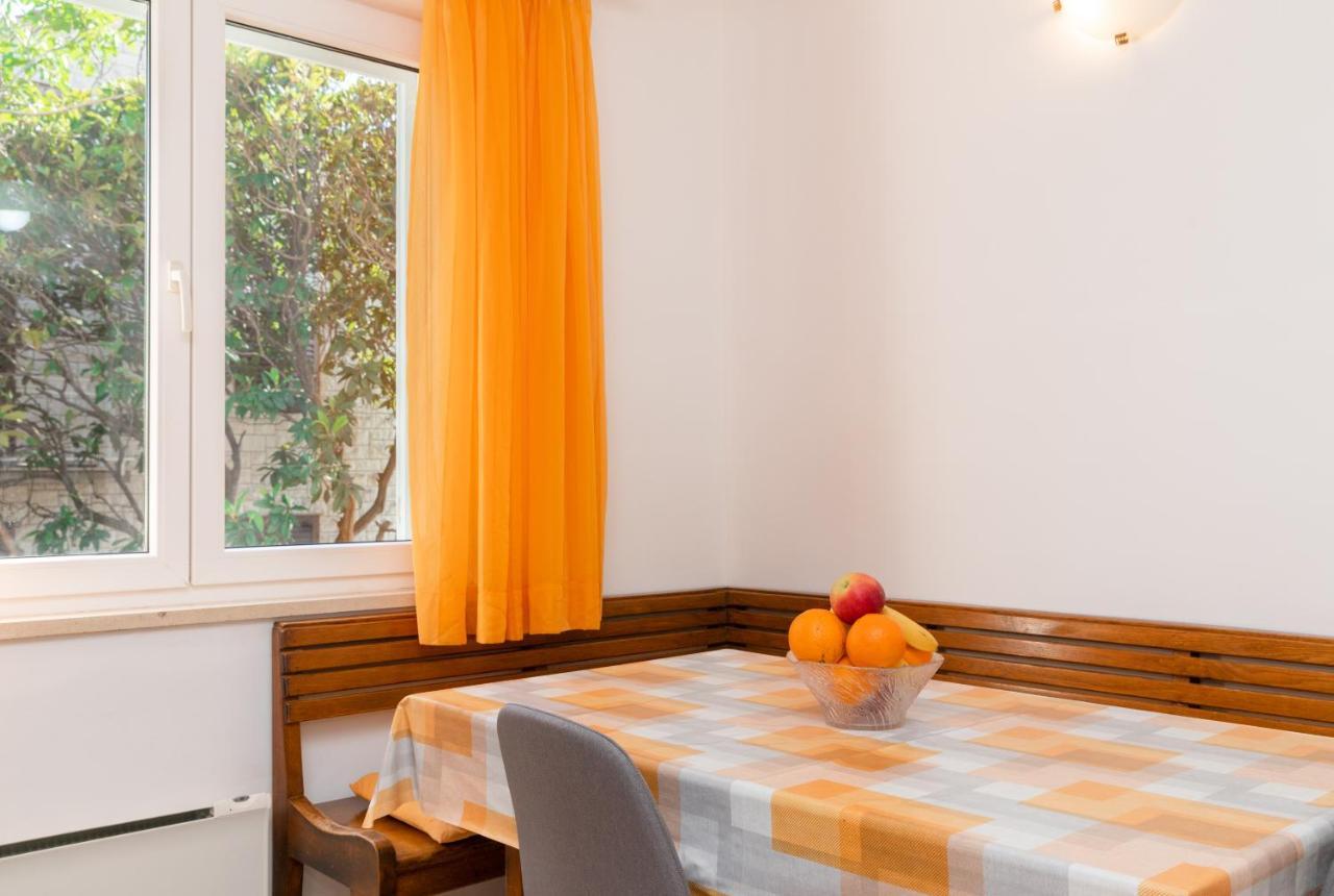 Apartment Nona - Center, 150 Meters From The Beach 苏佩塔尔 外观 照片